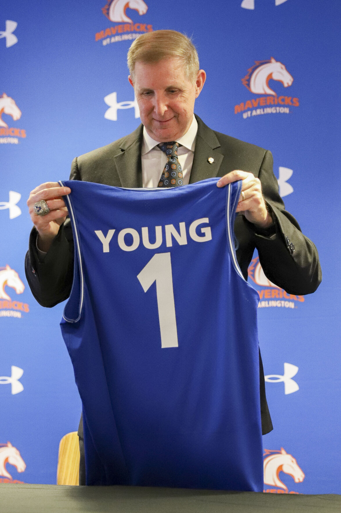 Meet Greg Young, the new coach of UTA’s men’s basketball team